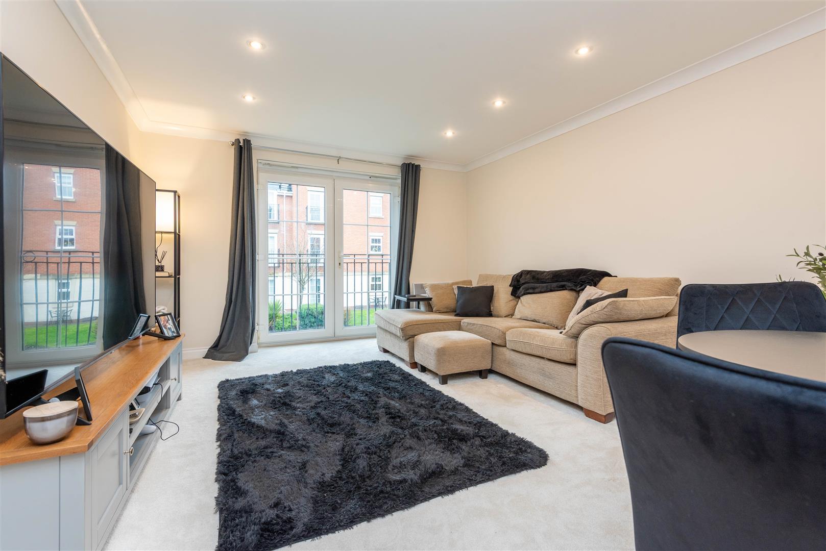 2 bed property in Marine Crescent, Chorley
